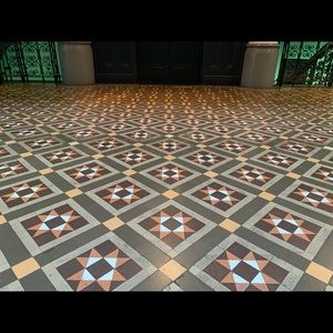 Meet your Posher, Louise